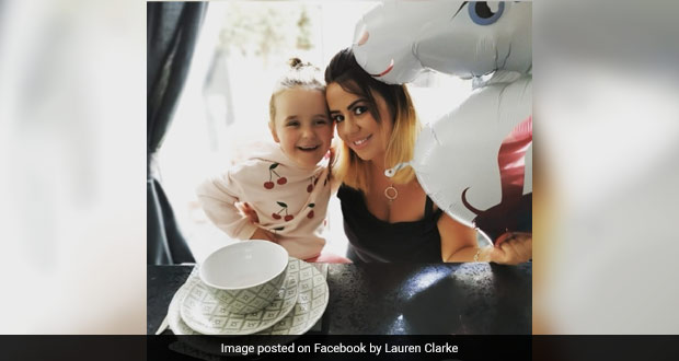 KFC Employee Wins Hearts For Helping Customer's Daughter With Special Needs