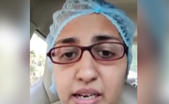 Coronavirus: डबडबाई आंखों के साथ डॉक्टर ने कहा, ऐसा पहले कभी नहीं देखा; बेबस हैं हम