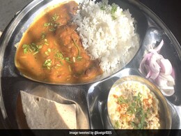 कोरोना की वजह से गई नौकरी, तो खोला ‘इंदु का ढाबा’, सिर्फ 30 रुपए में देती है थाली, सोशल मीडिया पर छाई महिला की कहानी कोरोना की वजह से गई नौकरी, तो खोला ‘इंदु का ढाबा’, सिर्फ 30 रुपए में देती है थाली, सोशल मीडिया पर छाई महिला की कहानी