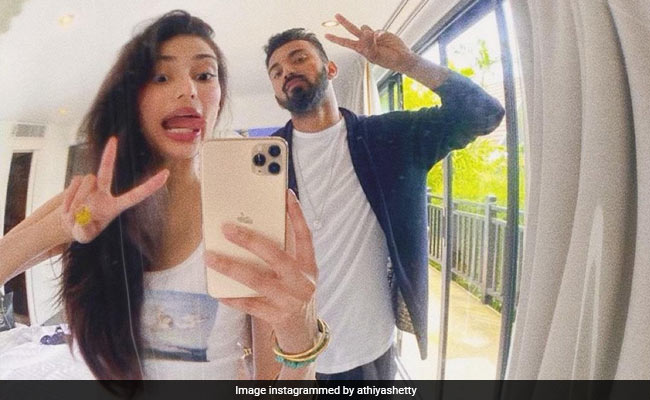 KL Rahul के बर्थडे पर अथिया ने शेयर की मस्ती भरी तस्वीर, पापा सुनील शेट्टी ने यूं किया रिएक्ट