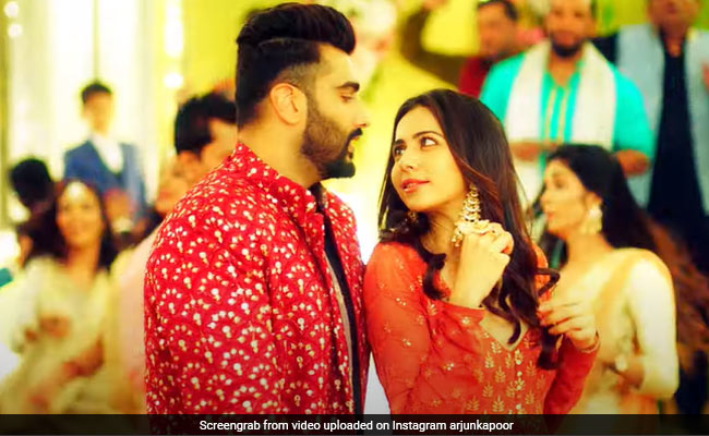 <i>Sardar Ka Grandson</i> Song <i>Jee Ni Karda</i>: Arjun Kapoor, Rakul Preet Singh Dance Their Hearts Out As <i>Baraatis</i>