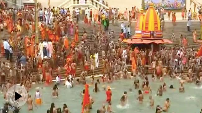 कुंभ मेला में उमड़ी भीड़ को राम गोपाल वर्मा ने बताया 'कोरोना बॉम्ब', बोले- इसका जिम्मेदार कौन होगा...