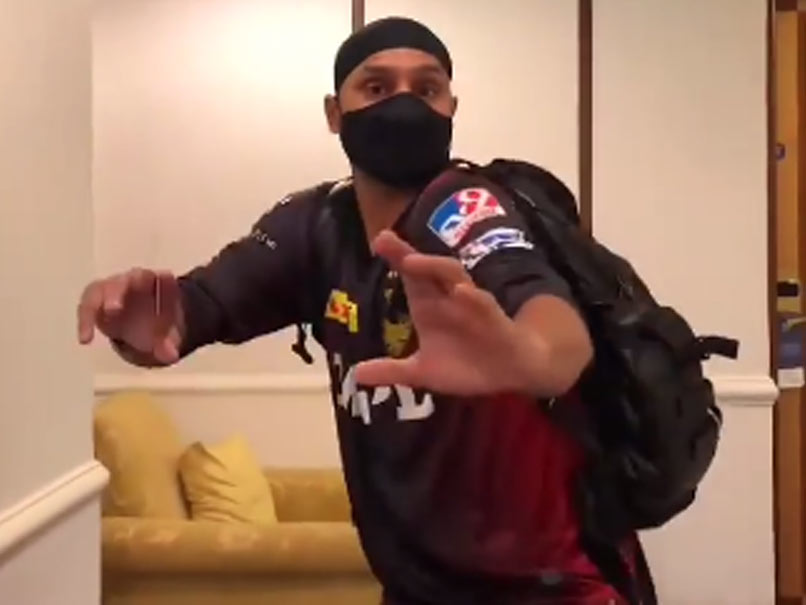 IPL 2021: Harbhajan Singh Completes Quarantine Period, Joins KKR For Team Practice. Watch