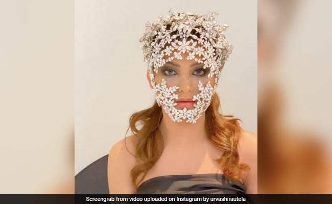 उर्वशी रौतेला ने पहना 3 करोड़ रुपये के हीरों का मास्क, Video देख कहेंगे OMG