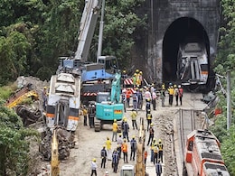 Truck Lands On Tracks A Minute Before Massive Collision With Train Truck Lands On Tracks A Minute Before Massive Collision With Train