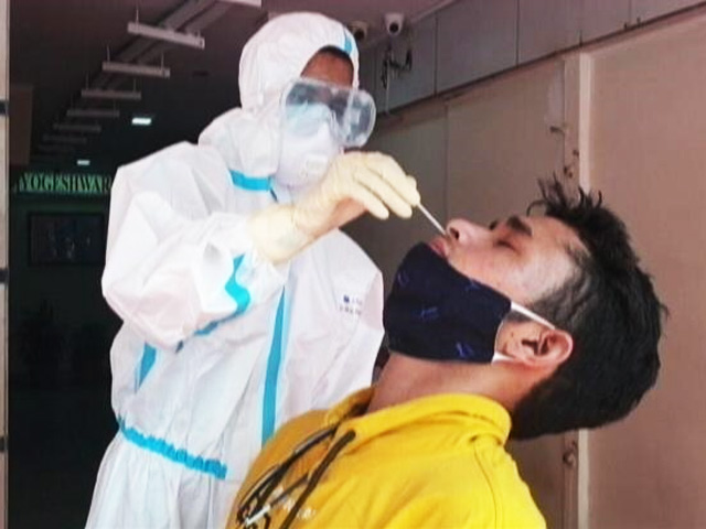 India's Positivity Rate Crosses 20%, Vaccination Dips To 10-Day Low