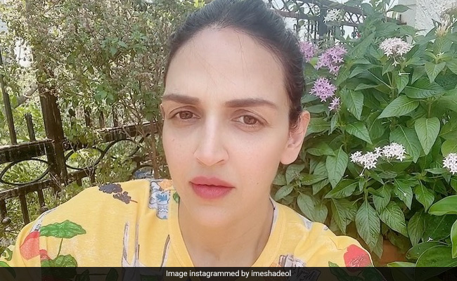 Esha Deol कोरोना से बचने के लिए कर रही हैं ये उपाए, Video में बताई खास बात