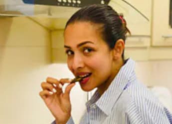 Rasam Rice, Cheera Thoran and Pickle: The Authentic Kerala-Themed Meal Malaika Arora Had For Lunch Rasam Rice, Cheera Thoran and Pickle: The Authentic Kerala-Themed Meal Malaika Arora Had For Lunch