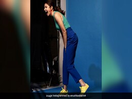 Anushka Sharma Says Goodbye To Monday Blues In A Stylish Colourblock Outfit Anushka Sharma Says Goodbye To Monday Blues In A Stylish Colourblock Outfit