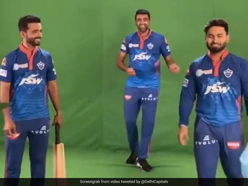 IPL 2021: Rishabh Pant Plays "Box Cricket" With DC Teammates With Special Mention To Shubman Gill. Watch