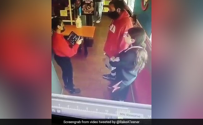 Guess The Star Who Was Turned Away By Oblivious Server In This Viral Video