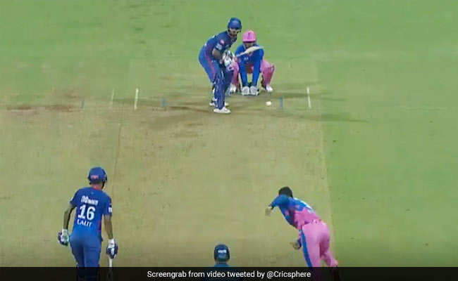 IPL 2021: ऋषभ पंत को Run-Out करने के बाद डांस करने लगा गेंदबाज, देखते हंस पड़े खिलाड़ी - देखें Video