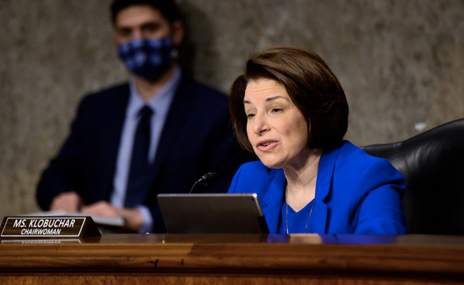 "It Looks Like A Threat": US Senators Question Apple, Google's Actions