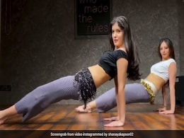 Shanaya Kapoor ने बेली डांस से फिर मचाया धमाल, खूब वायरल हो रहा Video Shanaya Kapoor ने बेली डांस से फिर मचाया धमाल, खूब वायरल हो रहा Video