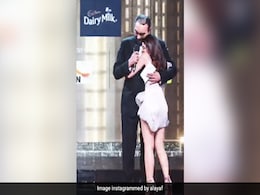 Receiving An Award From Her "Nana" Kabir Bedi Tops Alaya Furniturewalla's "Best Moments" List Receiving An Award From Her "Nana" Kabir Bedi Tops Alaya Furniturewalla's "Best Moments" List