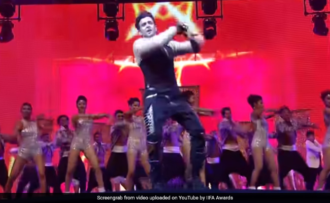 Hrithik Roshan ने 'फायर' सॉन्ग पर किया जबरदस्त डांस, वायरल हुआ थ्रोबैक Video