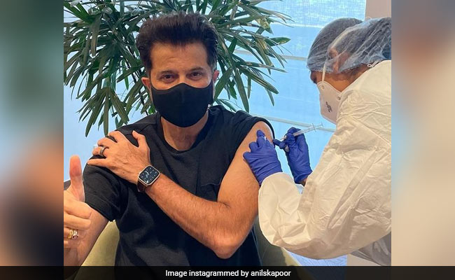 "How?": Son Harshvardhan And Other Celebs Hilariously Question "Young" Anil Kapoor's Eligibility For COVID-19 Vaccine Shot. His Epic Reply