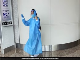 धनाश्री वर्मा ने PPE किट पहन 'कुर्ता पजामा' सॉन्ग पर किया डांस, वायरल हुआ Video धनाश्री वर्मा ने PPE किट पहन 'कुर्ता पजामा' सॉन्ग पर किया डांस, वायरल हुआ Video