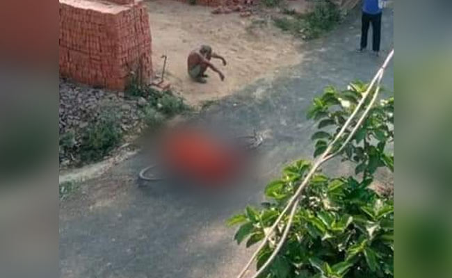 No Cremation, No Help, Man Carries Covid Positive Wife's Body On A Cycle