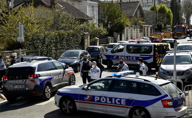 Police Employee Stabbed To Death At Station Near Paris