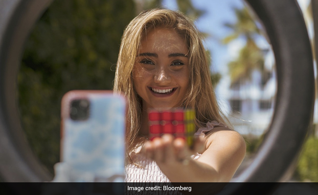 How TikTok, The New "Hit Machine", Chooses Which Songs Go Viral