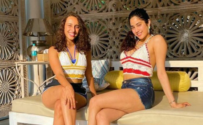 जाह्नवी कपूर ने डांस वीडियो किया शेयर, 'कार्डी बी' के सॉन्ग पर जमकर झूमीं