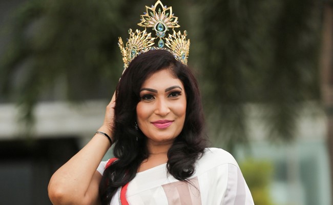 At Beauty Pageant, Fight On Stage, Crown Snatched