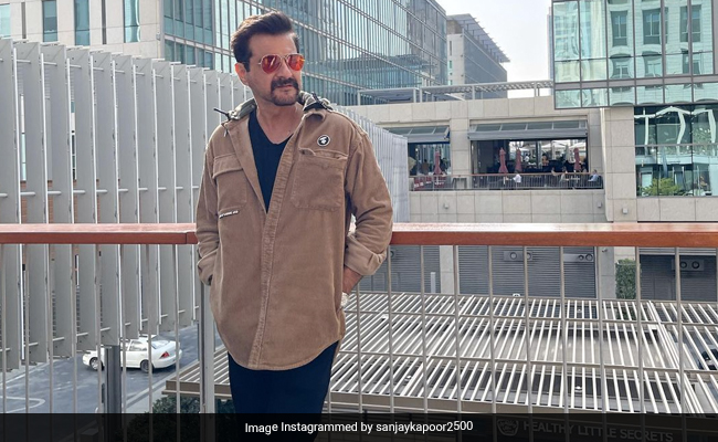 Sanjay Kapoor's Travel Pics Reviewed By Wife Maheep And Daughter Shanaya