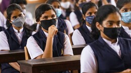 स्कूल को तोड़कर वहां बनाया जा रहा था अस्पताल, विरोध में छात्राओं ने खोला मोर्चा