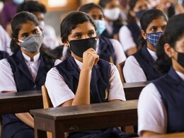 स्कूल को तोड़कर वहां बनाया जा रहा था अस्पताल, विरोध में छात्राओं ने खोला मोर्चा स्कूल को तोड़कर वहां बनाया जा रहा था अस्पताल, विरोध में छात्राओं ने खोला मोर्चा