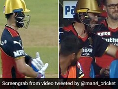 IPL 2021: अर्धशतक जड़ने के बाद Virat Kohli ने किया फ्लाइंग Kiss, मैक्सवेल ने दिया मजेदार रिएक्शन - देखें Video