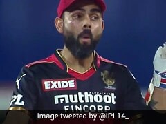 IPL 2021: मैक्सवेल ने जड़ा 100 मीटर लंबा छक्का, स्टेडियम पार गई गेंद, तो कोहली ने बनाया ऐसा चेहरा - देखें Video