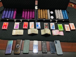 दिल्ली में अवैध कैसिनो का भंडाफोड़, तीन चार्टड एकाउंटेंट और दिल्ली पुलिस के एसीपी का बेटा गिरफ्तार दिल्ली में अवैध कैसिनो का भंडाफोड़, तीन चार्टड एकाउंटेंट और दिल्ली पुलिस के एसीपी का बेटा गिरफ्तार