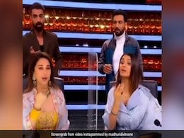 Madhuri Dixit Recreates <I>Ek Do Teen</I> On The Sets Of <I>Dance Deewane 3</I> Madhuri Dixit Recreates <I>Ek Do Teen</I> On The Sets Of <I>Dance Deewane 3</I>