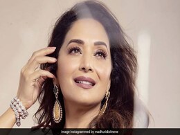 रेड साड़ी- खुले बालों में माधुरी दीक्षित का छाया सिज़लिंग अंदाज़, तस्वीरें देख फैंस बोले- "उफ मार डाला" रेड साड़ी- खुले बालों में माधुरी दीक्षित का छाया सिज़लिंग अंदाज़, तस्वीरें देख फैंस बोले- "उफ मार डाला"
