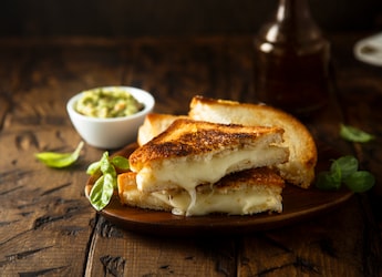 9 Cheesy And Delicious Breakfast Recipes You Must Try 9 Cheesy And Delicious Breakfast Recipes You Must Try