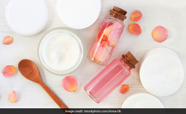 10 Best Rose Water Facial Sprays In India For Skincare