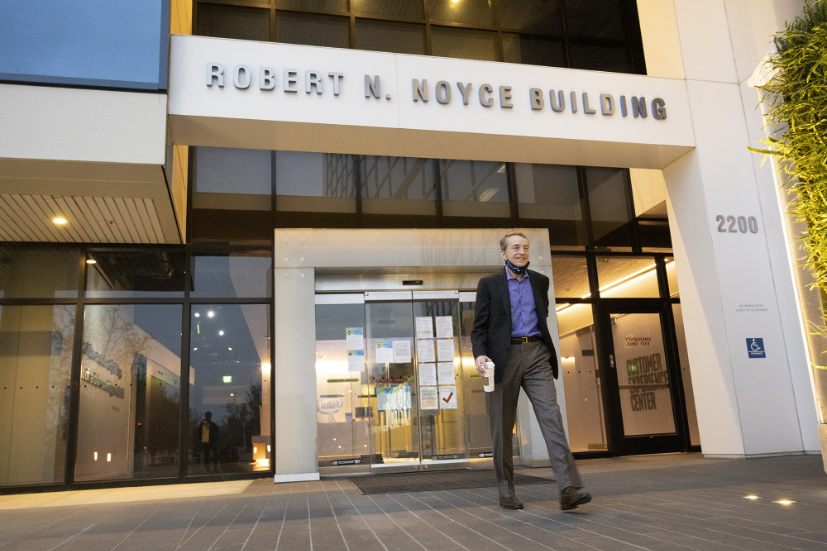 Intel CEO Talks About Cars Becoming Computers And Support For Automakers 