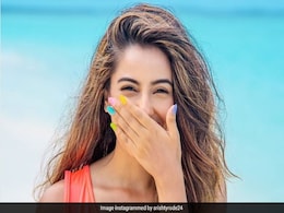 टीवी एक्ट्रेस सृष्टि रोडे Beach पर यूं चिल करती आईं नजर, Video हुआ वायरल टीवी एक्ट्रेस सृष्टि रोडे Beach पर यूं चिल करती आईं नजर, Video हुआ वायरल