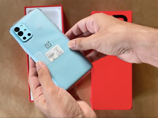 OnePlus 9R Unboxing and First Look: Just the Right Price?