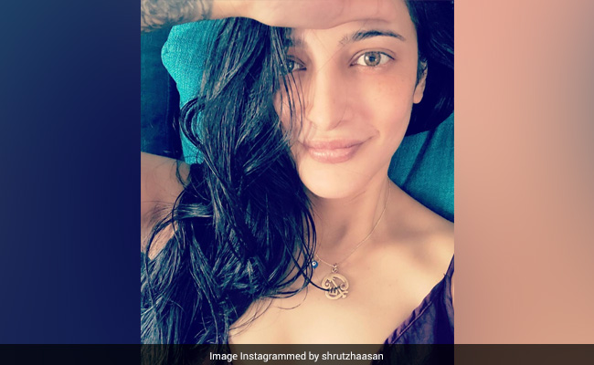 "<i>Jhaadoo Pocha Rani</i>": Shruti Haasan's ROFL Description For Her Role During Lockdown