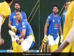 IPL 2021: MS Dhoni ने आगे बढ़कर एक हाथ से जड़ा तूफानी छक्का, देखते रह गए सुरेश रैना - देखें Video IPL 2021: MS Dhoni ने आगे बढ़कर एक हाथ से जड़ा तूफानी छक्का, देखते रह गए सुरेश रैना - देखें Video