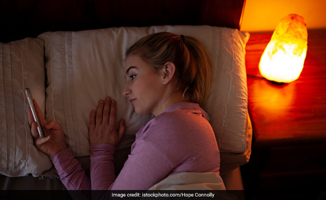 When You Want Sound Sleep At Night, Does Your Phone's Night Mode Really Help?