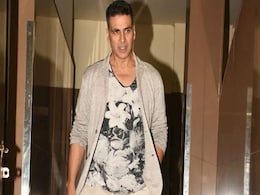Akshay Kumar Donates Rs 1 Crore To Gautam Gambhir's Foundation For Those Affected By COVID-19 Akshay Kumar Donates Rs 1 Crore To Gautam Gambhir's Foundation For Those Affected By COVID-19