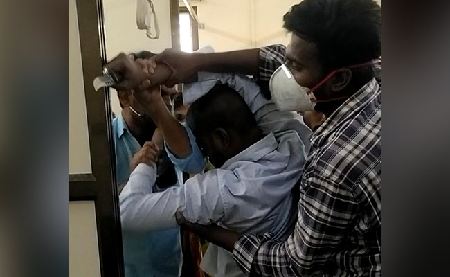 Asked To Keep Quiet In Hospital, Man Attacks Doctor With Knife