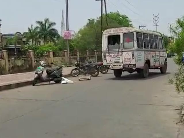 Covid Patient's Body Allegedly Not Given To Family, Falls Off Ambulance