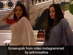 मोनालिसा ने 'तूने मारी एंट्रियां' गाने पर फ्रेंड के साथ कोलकाता में किया डांस, Video ने जीता फैंस का दिल