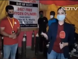 मुंबई के 'ऑक्सीजन मैन' बने शहनवाज , जरूरतमंदों तक मुफ्त में पहुंचा रहे हैं ऑक्सीजन सिलेंडर - देखें Video मुंबई के 'ऑक्सीजन मैन' बने शहनवाज , जरूरतमंदों तक मुफ्त में पहुंचा रहे हैं ऑक्सीजन सिलेंडर - देखें Video