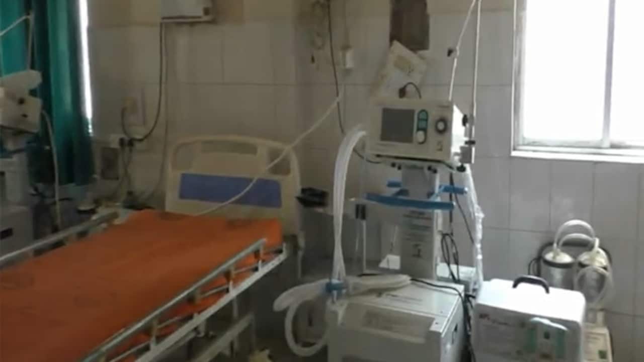 हिसार से रोहतक तक भटकता रहा परिवार, वेंटिलेटर के इंतजार में गई मासूम की जान, NHRC ने मांगा जवाब