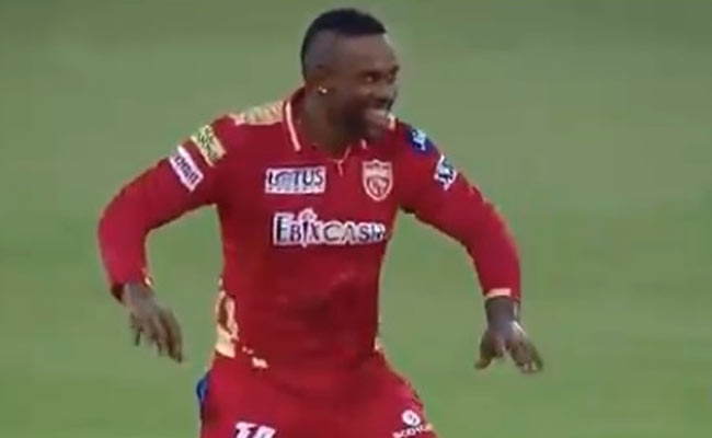 IPL 2021: वॉर्नर को आउट करने पर अलग अंदाज में नाचने लगा गेंदबाज, देखकर आप भी झूम उठेंगे...देखें Video